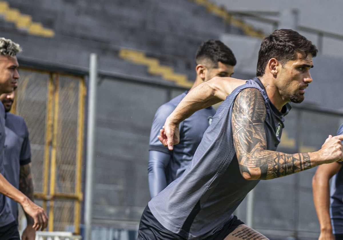 Goiás x Remo: Onde assistir ao vivo e tudo sobre o duelo decisivo da Série B. Imagem: Samara Miranda/Remo