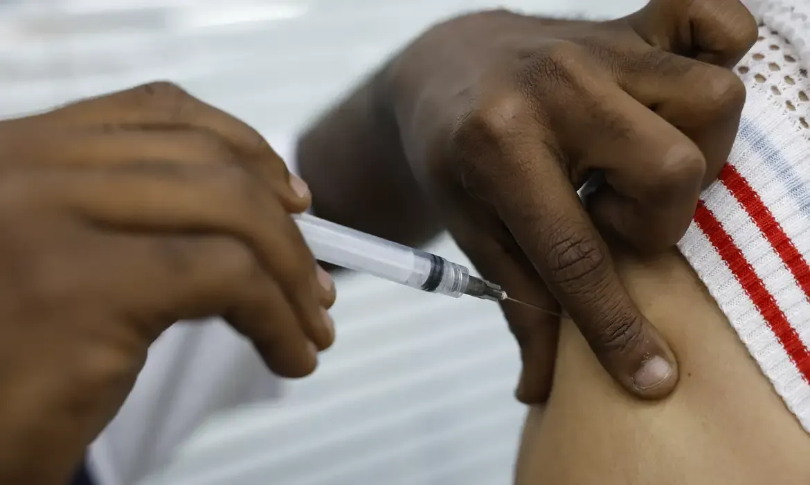 Casos de gripe grave apresentam queda em várias regiões do país