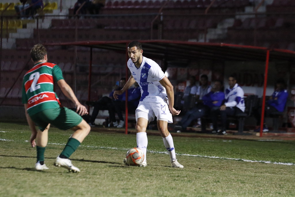 Taubaté x Oeste ao vivo: onde assistir, horário e tudo sobre o confronto decisivo na Copa Paulista. Imagem: Victor Cônsoli/ECT