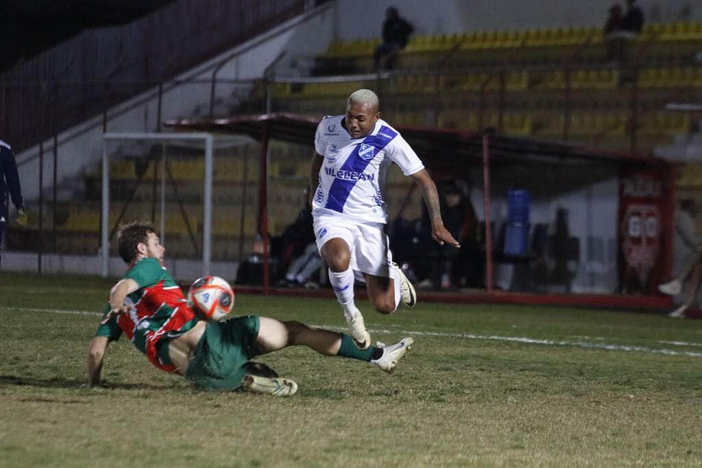 Taubaté x Portuguesa Santista: onde assistir ao vivo nesta sexta (4) pela Copa Paulista. Imagem: Victor Cônsoli/ECT