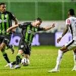 Lance de América-MG x Athletic. Imagem: Mourão Panda/América