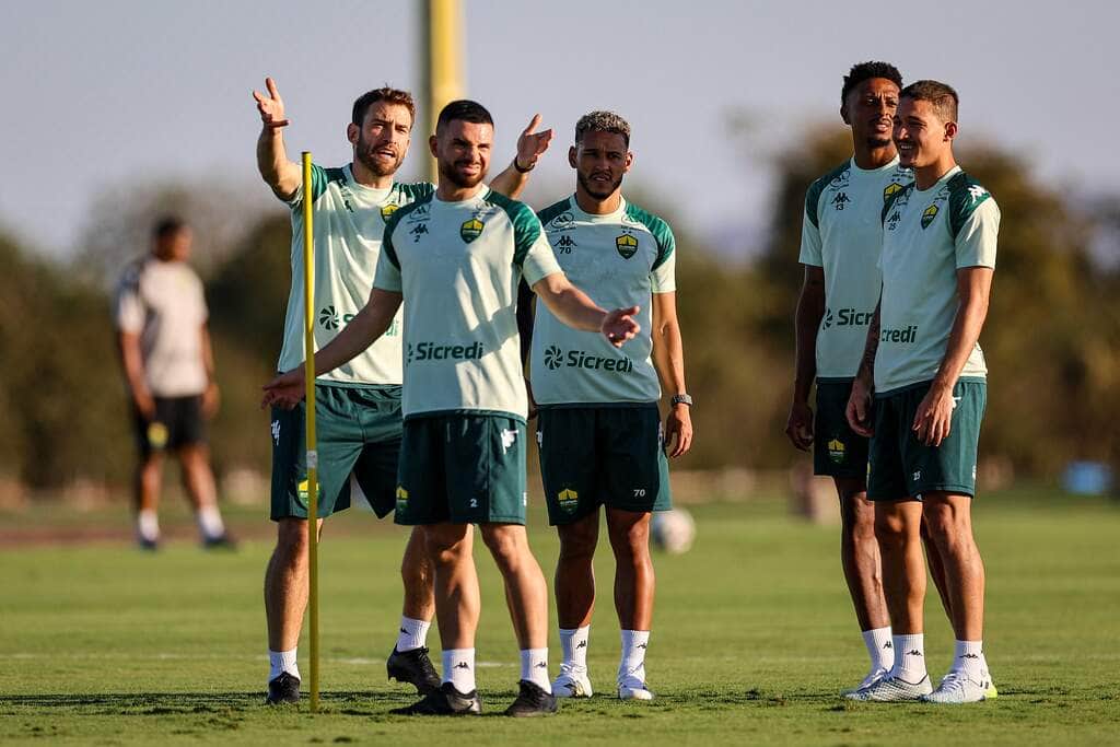 Cuiabá x Amazonas: onde assistir, escalações e análise da Série B 2025. Imagem: AssCom Dourado