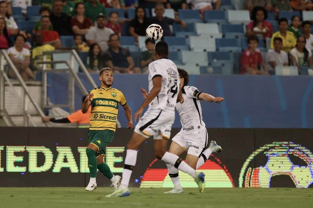 Lance de Cuiabá x Amazonas. Imagem: AssCom Dourado Lance de Cuiabá x Amazonas. Imagem: AssCom Dourado