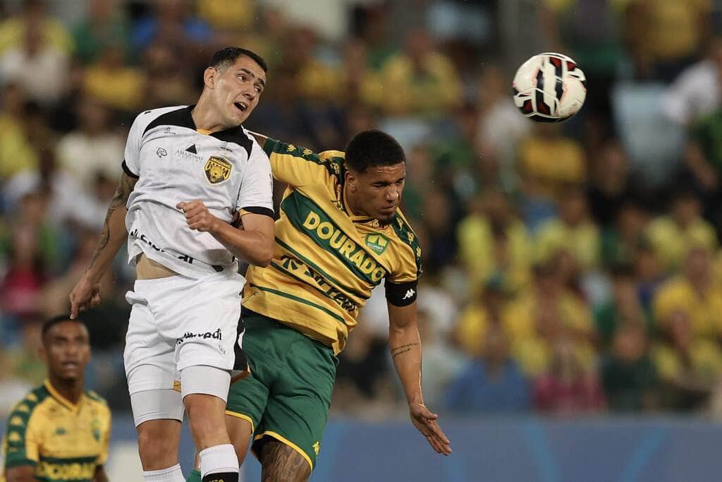 Lance do jogo entre Cuiabá x Amazonas. Imagem: AssCom Dourado