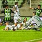 Lance de América-MG x Chapecoense. Imagem: Mourão Panda/América-MG