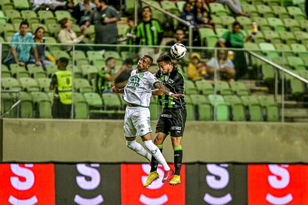 Lance de América-MG x Chapecoense. Imagem: Mourão Panda/América-MG