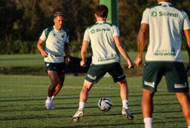 Cuiabá x América-MG: Veja onde assistir ao vivo, prováveis escalações e tudo sobre o duelo decisivo na Série B. Imagem: AssCom Dourado