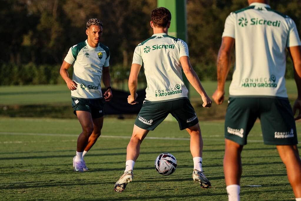 Cuiabá x América-MG: Veja onde assistir ao vivo, prováveis escalações e tudo sobre o duelo decisivo na Série B. Imagem: AssCom Dourado