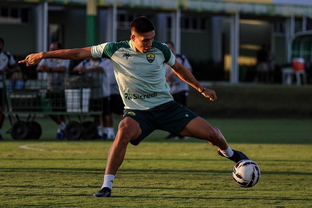 Cuiabá x América-MG: Veja onde assistir ao vivo, prováveis escalações e tudo sobre o duelo decisivo na Série B. Imagem: AssCom Dourado