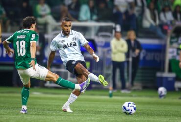 Grêmio x Fortaleza: Saiba onde assistir ao vivo e confira tudo sobre o duelo decisivo na Série A. Imagem: Lucas Uebel/GFBPA