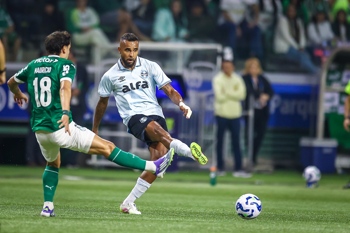 Grêmio x Fortaleza: Saiba onde assistir ao vivo e confira tudo sobre o duelo decisivo na Série A. Imagem: Lucas Uebel/GFBPA