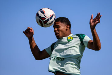 Criciúma x Cuiabá: Onde assistir ao vivo e detalhes do confronto decisivo pela Série B. Imagem: AssCom Dourado