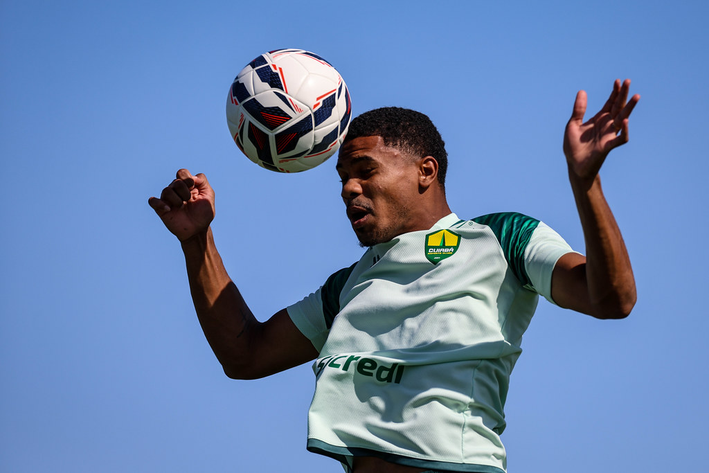 Criciúma x Cuiabá: Onde assistir ao vivo e detalhes do confronto decisivo pela Série B. Imagem: AssCom Dourado