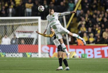Lance do jogo entre Criciúma x Cuiabá. Imagem: AssCom Dourado