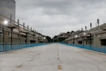 O Sambódromo da Marquês de Sapucaí vazio às vésperas do Carnaval 2021, que teve o desfile das escolas de samba cancelado devido à pandemia da Covid-19.