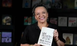 Tv exibe entrevista inédita com escritora eleita para a ABL