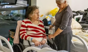 Desigualdade acelera envelhecimento cerebral, aponta estudo global