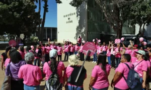 Manifestação em Brasília exige acesso a medicamentos para câncer