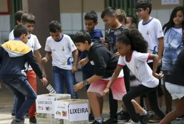 Brasília - Alunos da Escola Classe 29 de Taguatinga participam de atividades do projeto Adasa na Escola, que ensina crianças a ajudar na preservação da água (Marcelo Camargo/Agência Brasil)