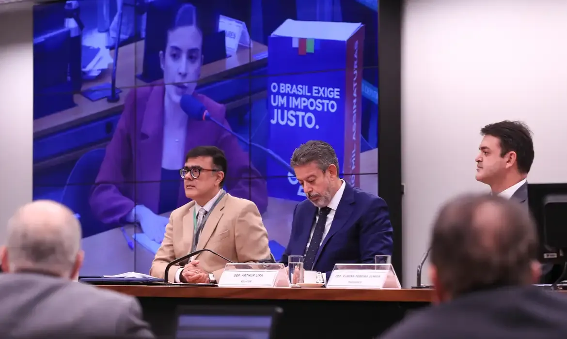 Comissão da Câmara aprova isenção do IR para salários de até R$ 5 mil