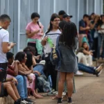 Brasília (DF) 10/11/2024 – Segundo dia do Enem: candidatos respondem a 90 questões até 18h30 Candidatos chegaram cedo para evitar surpresas antes da prova Foto: Jose Cruz/Agência Brasil