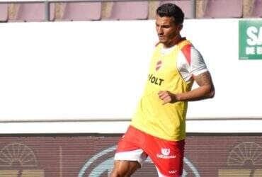 Vila Nova x Operário: Onde assistir, escalações e tudo sobre o duelo decisivo na Série B. Imagem: @betocorreaphoto