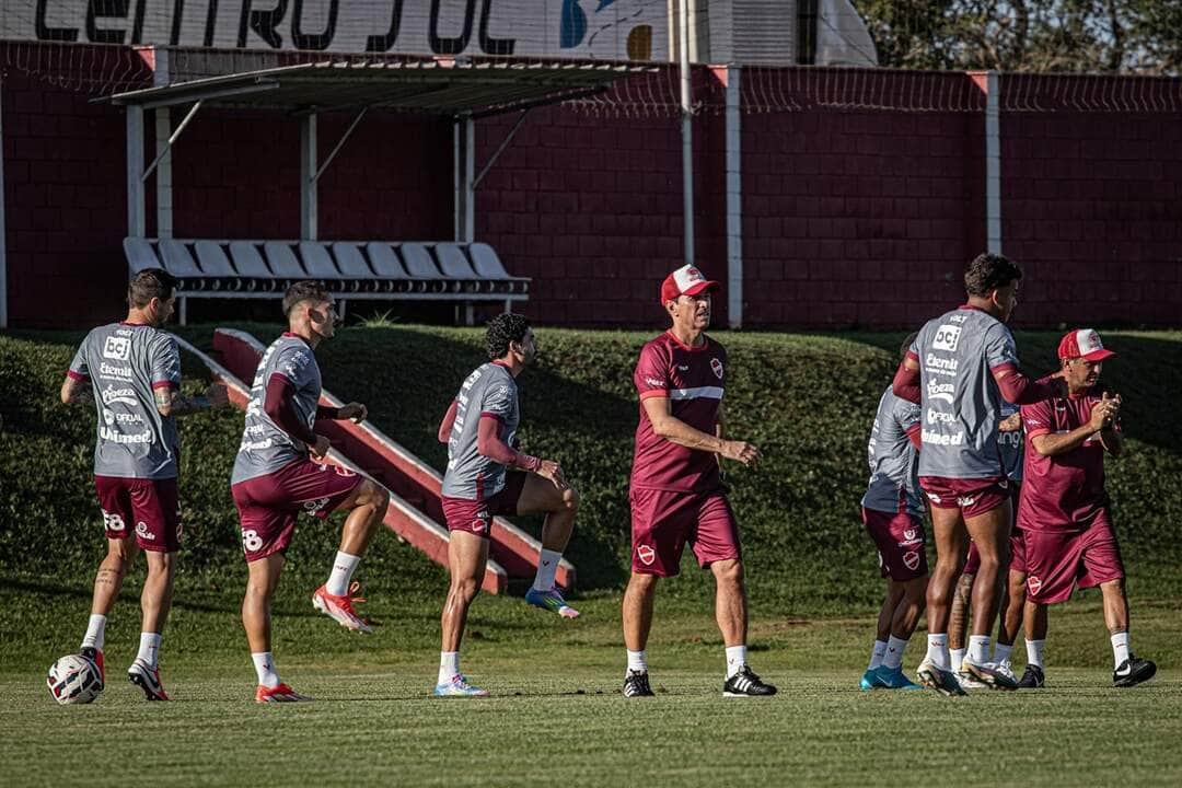 Ferroviária x Vila Nova: Onde assistir ao vivo, escalações e detalhes do duelo pela Série B. Imagem: @betocorreaphoto