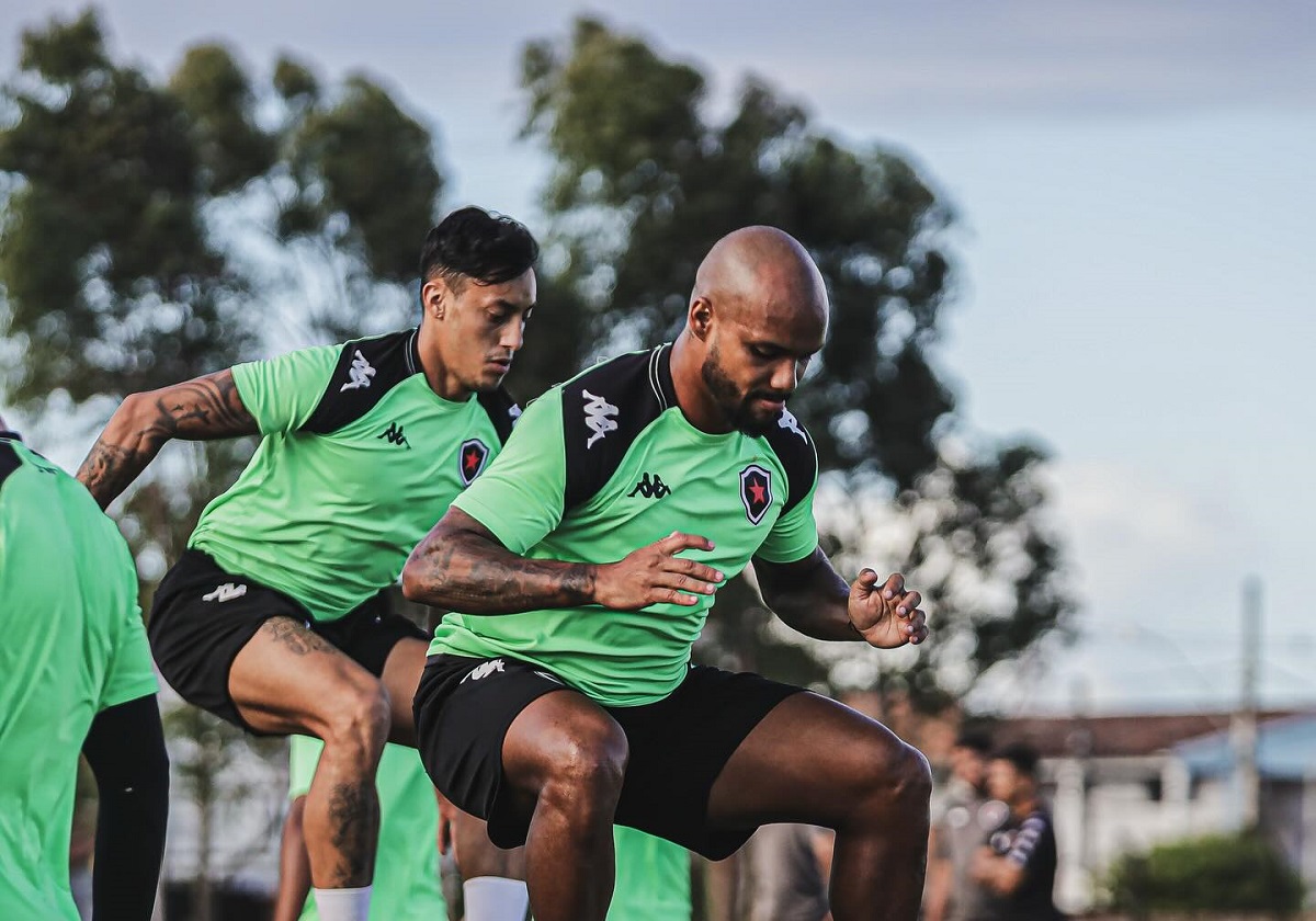 Botafogo-PB x Brusque: onde assistir ao vivo, escalações e tudo sobre o duelo decisivo pela Série C. Imagem: @joaonetofotos Belo