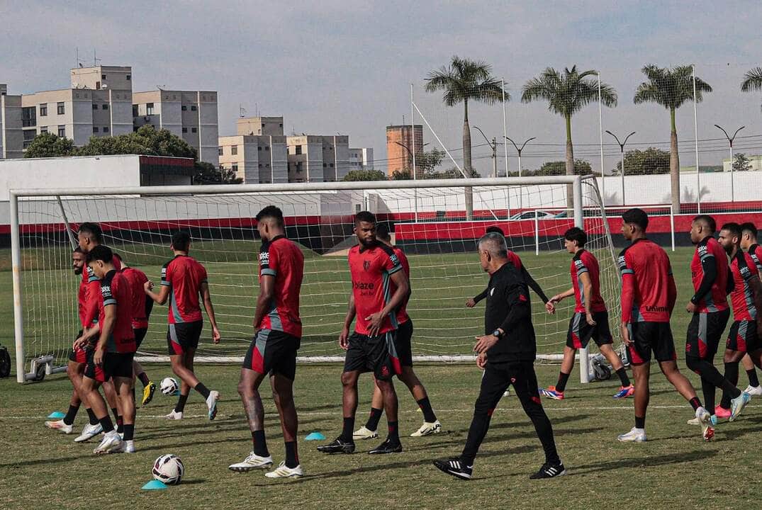 Atlético-GO x Chapecoense: onde assistir ao vivo, escalações e tudo sobre o confronto pela Série B. Imagem: Álvaro de Castro Atlético Goianiense