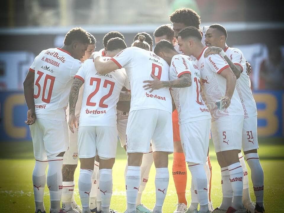 Bragantino x Flamengo: onde assistir, escalações e clima quente no duelo direto pelo G4 do Brasileirão. Imagem: Ari Ferreira/RB Bragantino