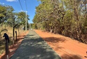 Barra do Garcas inicia pavimentacao de concreto na estrada de acesso ao Lar dos Idosos -CenárioMT