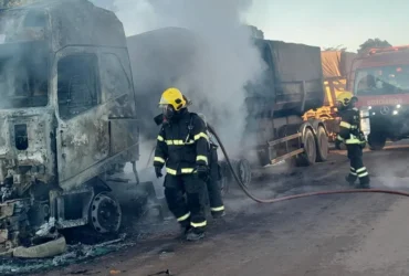 Incêndio em carreta mobiliza bombeiros na BR-163 em Sinop