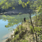 Helenice Oliveira de Freitas, de 36 anos, desapareceu após resgatar o filho que se afogava; corpo foi localizado nesta segunda-feira por equipes do Corpo de Bombeiros