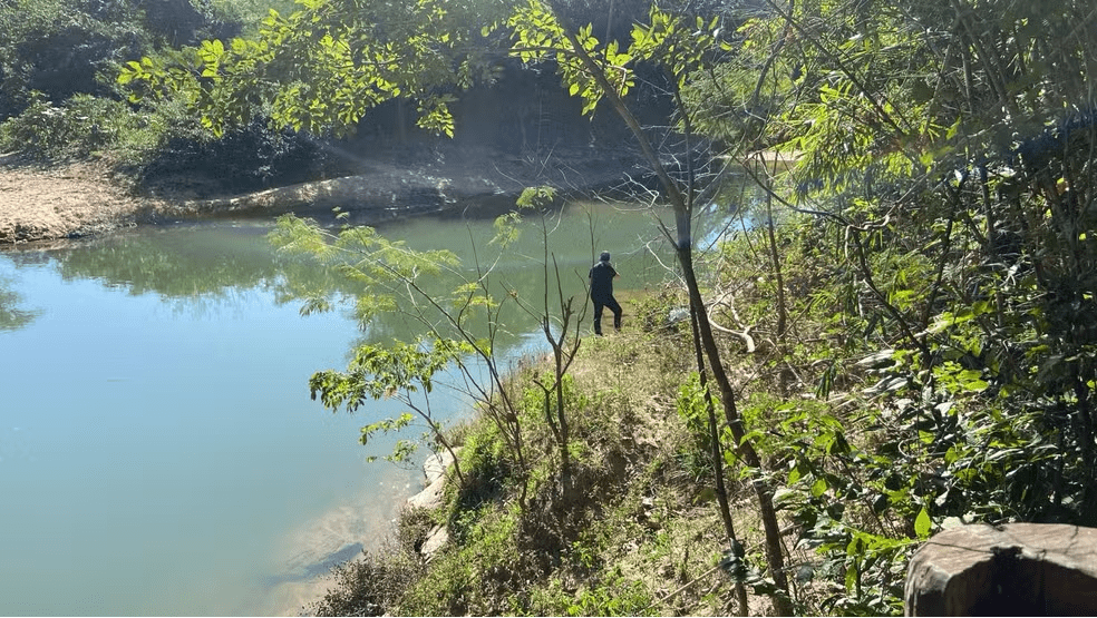 Helenice Oliveira de Freitas, de 36 anos, desapareceu após resgatar o filho que se afogava; corpo foi localizado nesta segunda-feira por equipes do Corpo de Bombeiros