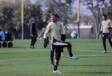 Criciúma x Ferroviária: Onde assistir e escalações do duelo pela Série B 2025. Imagem: Celso da Luz CEC