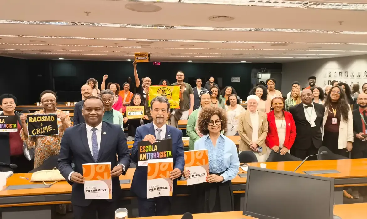 Educação antirracista ganha força com mais de 400 propostas no Congresso