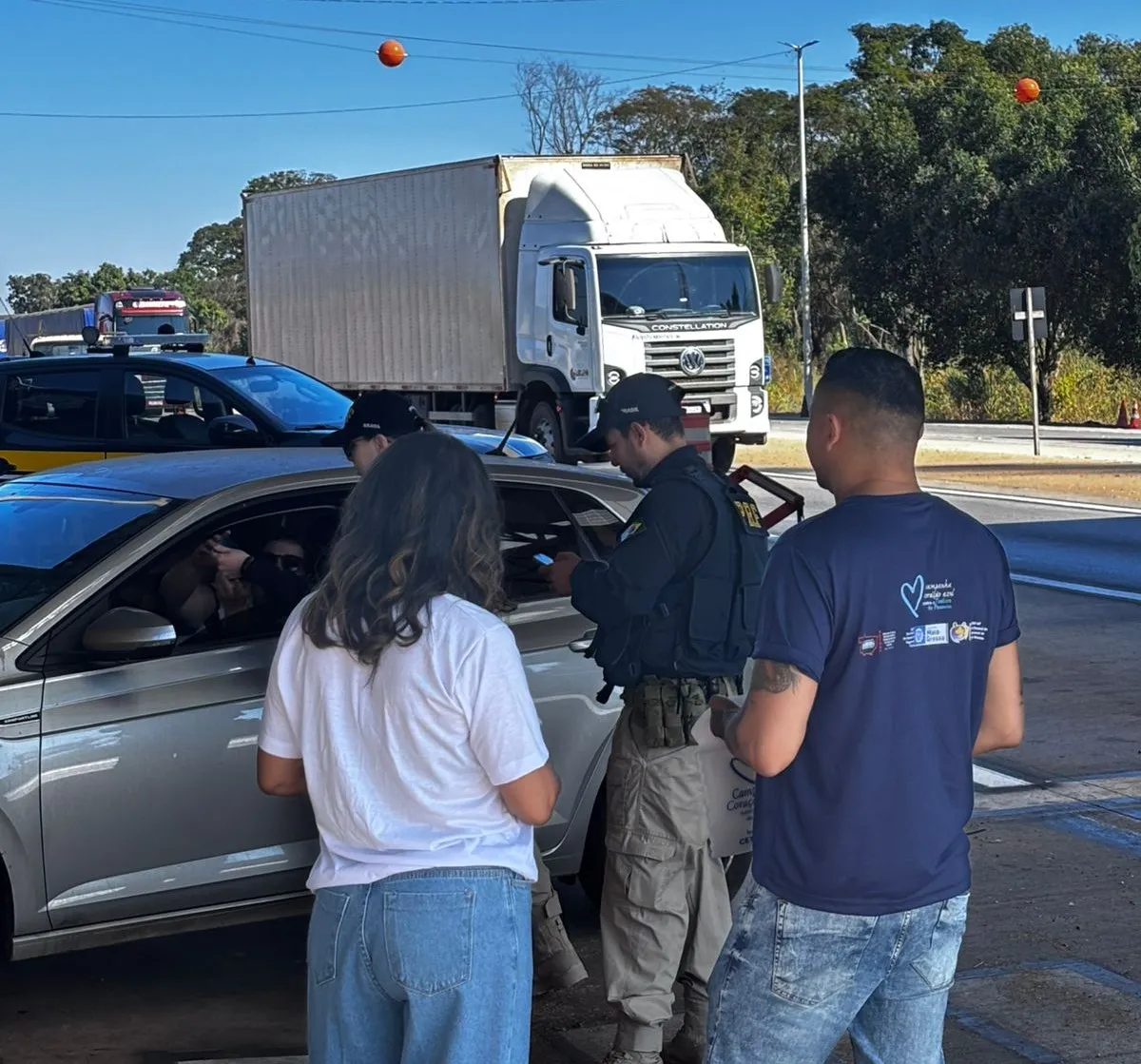 Blitz realizada com apoio da Polícia Rodoviária Federal na BR-070