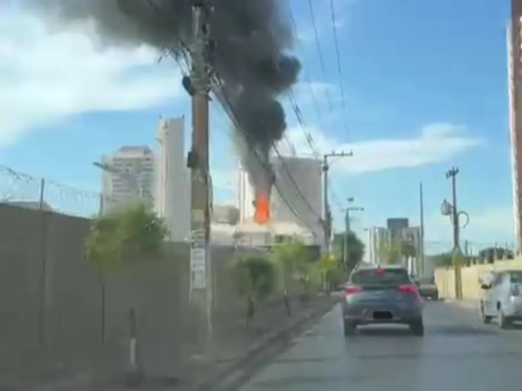 Incêndio controlado no sistema de refrigeração do Shopping Pantanal em Mato Grosso