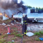 Incêndio é contido após colisão fatal entre carretas na focus_keyword