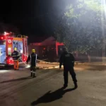 Bombeiros controlam incêndio em residência e evitam tragédia no bairro Veneza