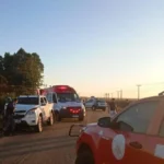 Bombeiros atendem vítimas em grave colisão