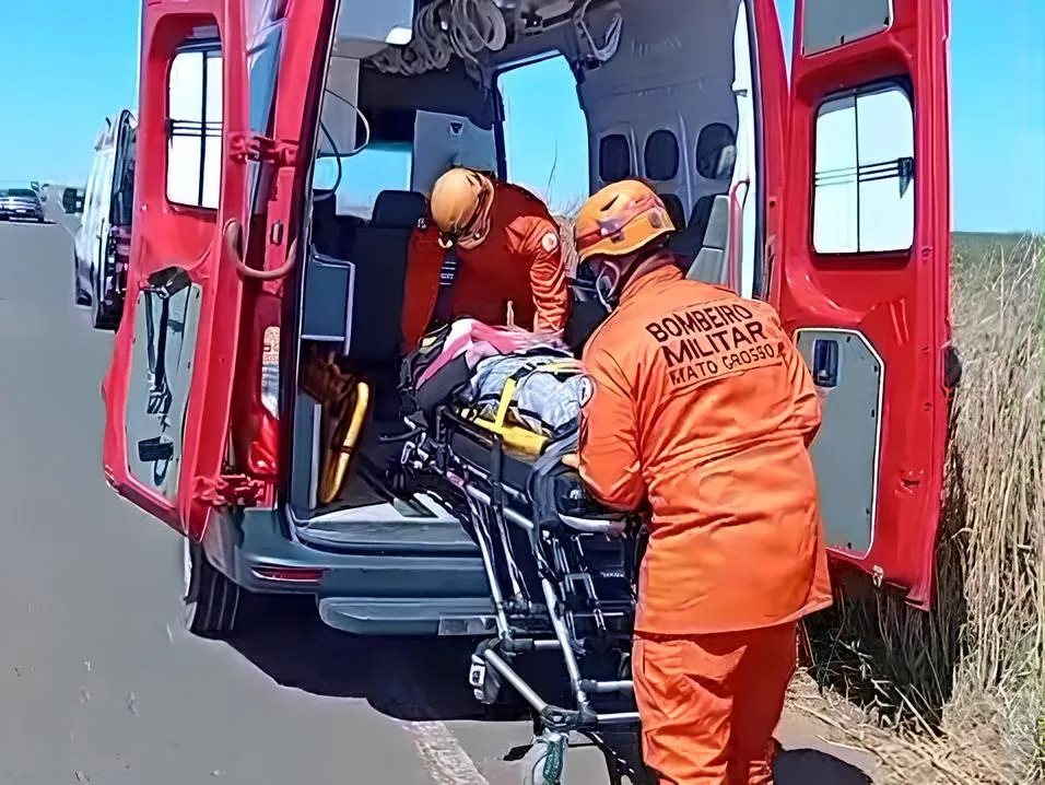 Corpo de bombeiros socorre vítimas de acidente na MT-249 em Nova Mutum