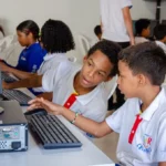 Inclusão transforma aulas de informática em Poconé