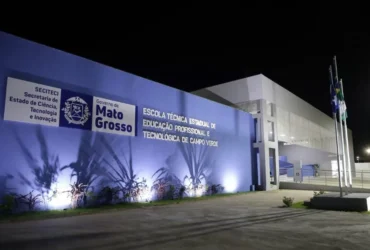 Alunos estudam na ETEC de Campo Verde