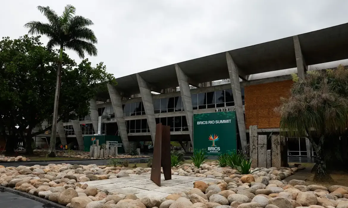 Esquadrão reforça segurança com varredura antibomba para Brics