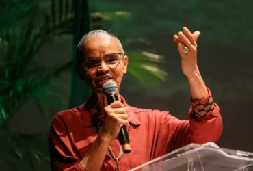 Ministra defende transição energética e admite contradições sobre petróleo