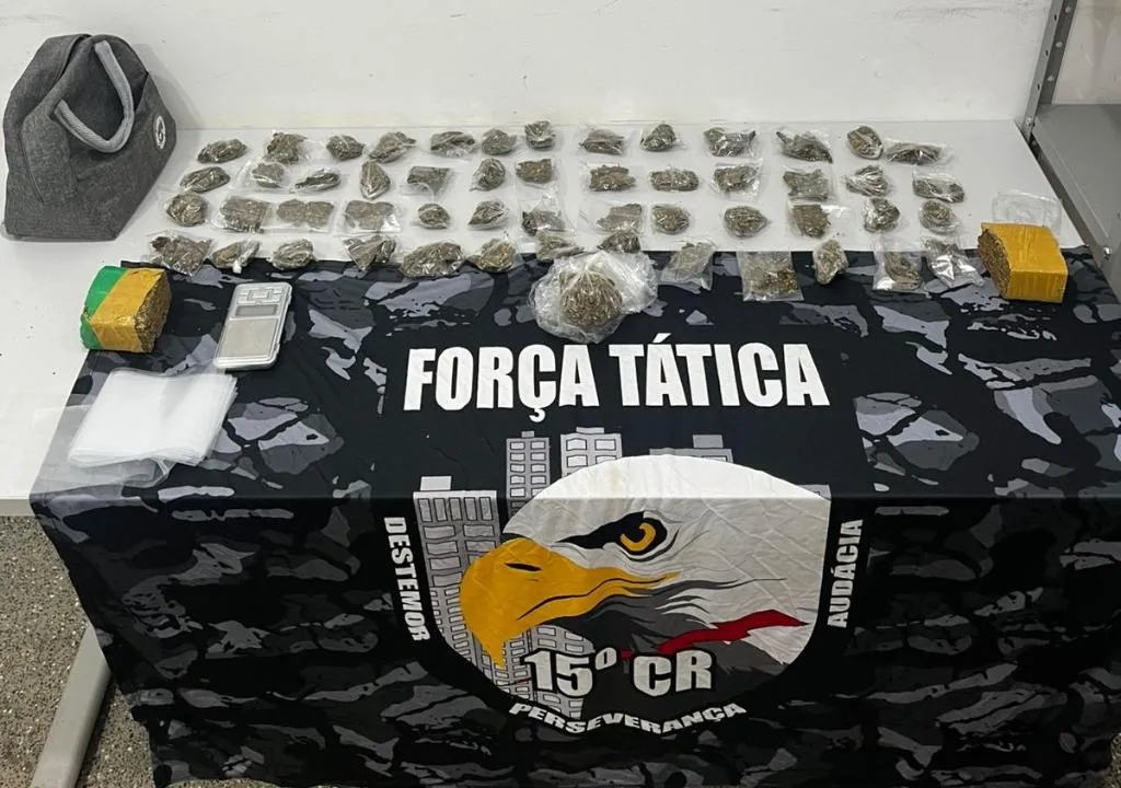 Força prende suspeito por tráfico com 54 porções de maconha