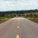 Bombeiros verificam situação de mulher caída na BR-163 após alerta