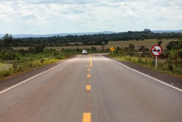 Bombeiros verificam situação de mulher caída na BR-163 após alerta