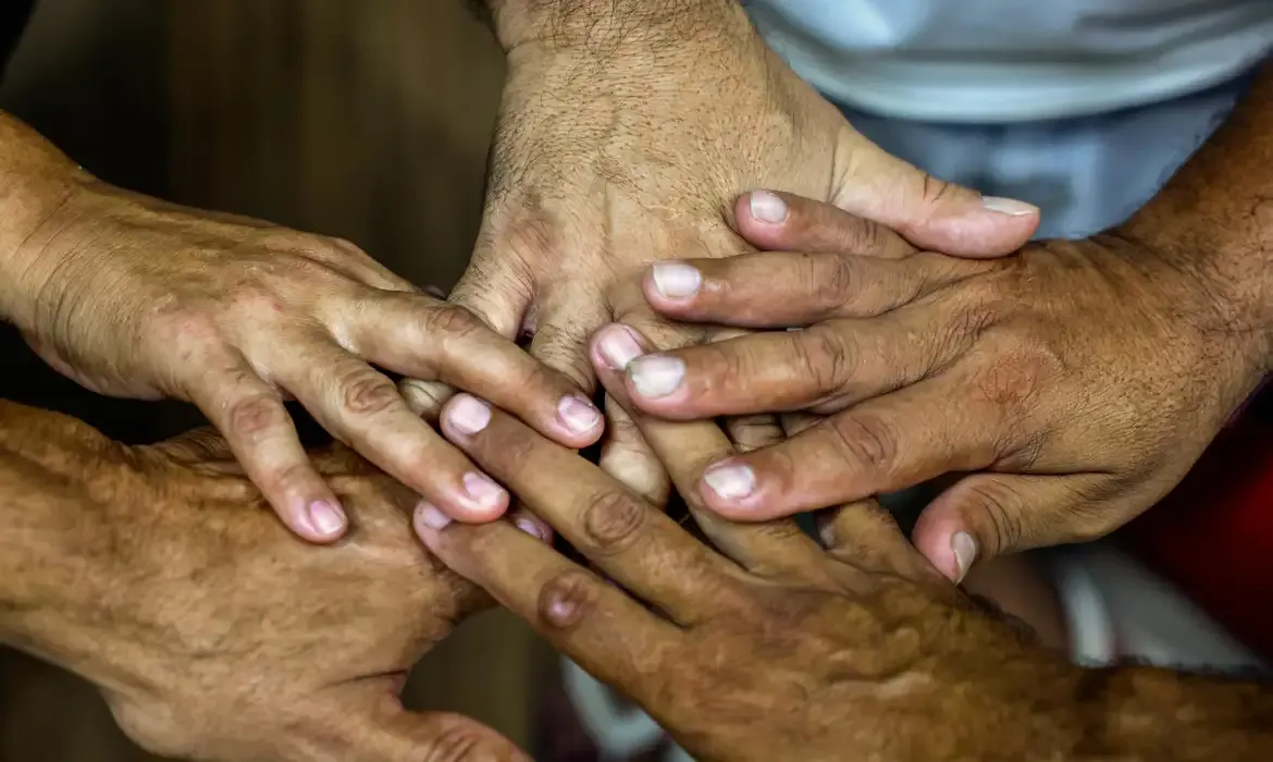 Governo concede pensão vitalícia a filhos separados por hanseníase